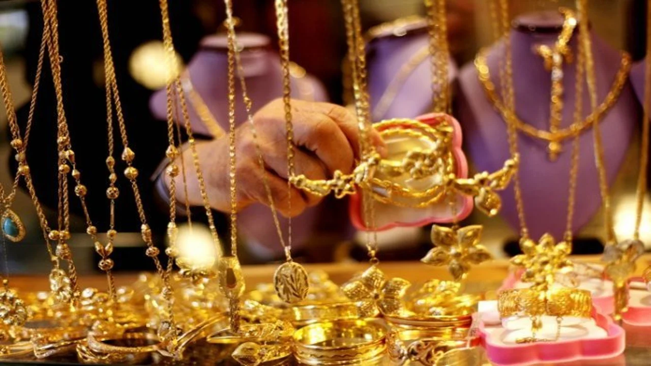 ارتفاع أسعار الذهب محلياً يثير تساؤلات المواطنين حول استمرار الزيادة في السوق